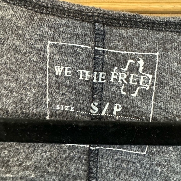 We The Free V-Neck Heather Gray Side Slit Tunic Fitted Arm / Small - Picture 6 of 10